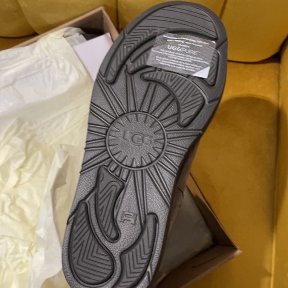 Brand New Authentic UGG Celvin Boots Fully Lined - Picture 3 of 5